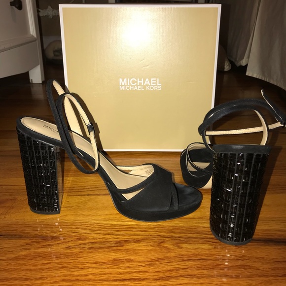 Platform Suede Block Heels 🖤✨ - Picture 2 of 7